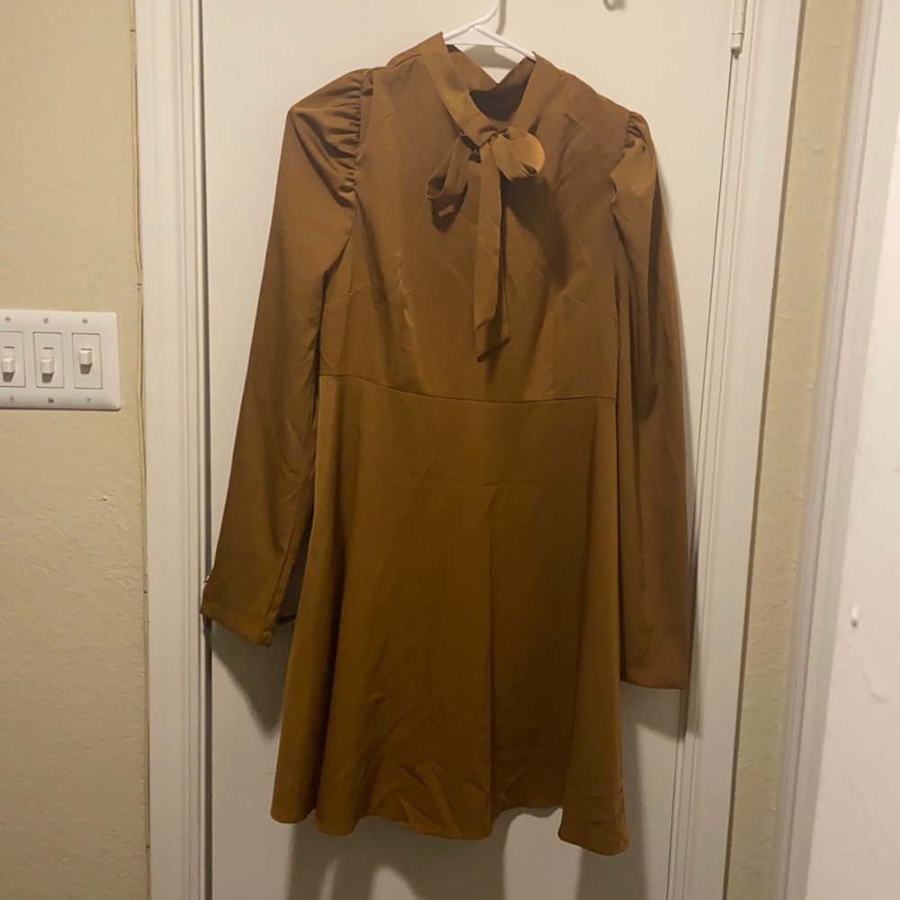 Tie neck long sleeve dress.